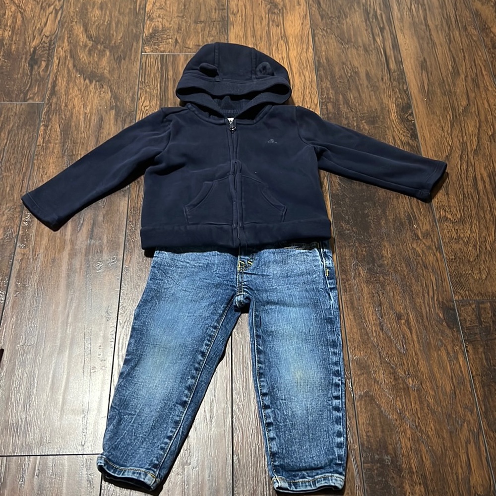 Cute hoodie with a blue jeans